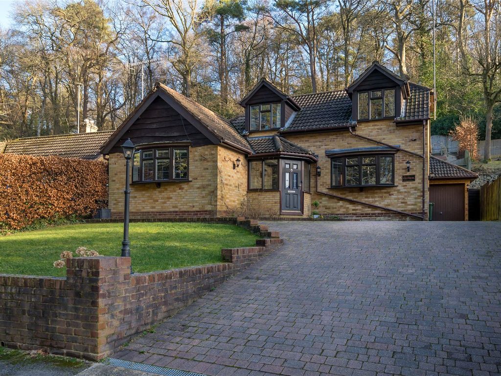 3 bed detached house for sale in Beech Hill, Headley Down, Hampshire GU35, £595,000