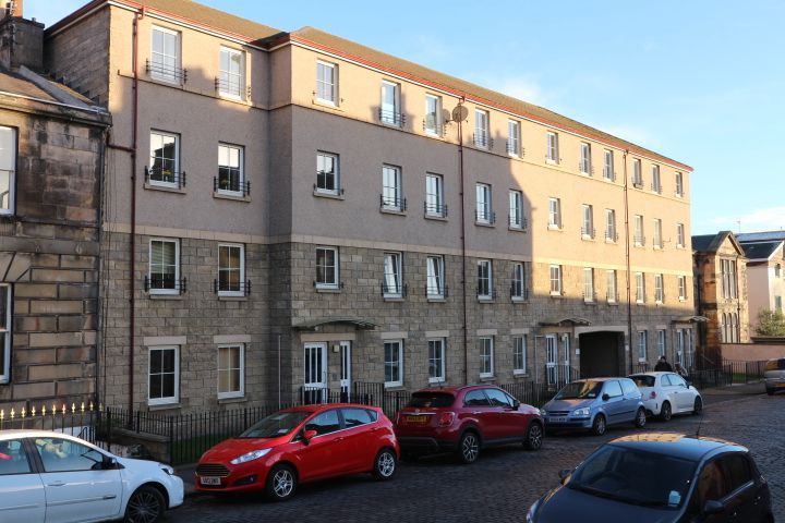 2 bed flat to rent in South Fort Street, Leith, Edinburgh EH6, £1,300 pcm