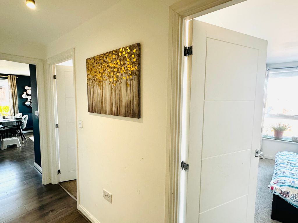 2 bed flat to rent in Castle Hill, Ebbsfleet Valley, Swanscombe DA10, £1,650 pcm