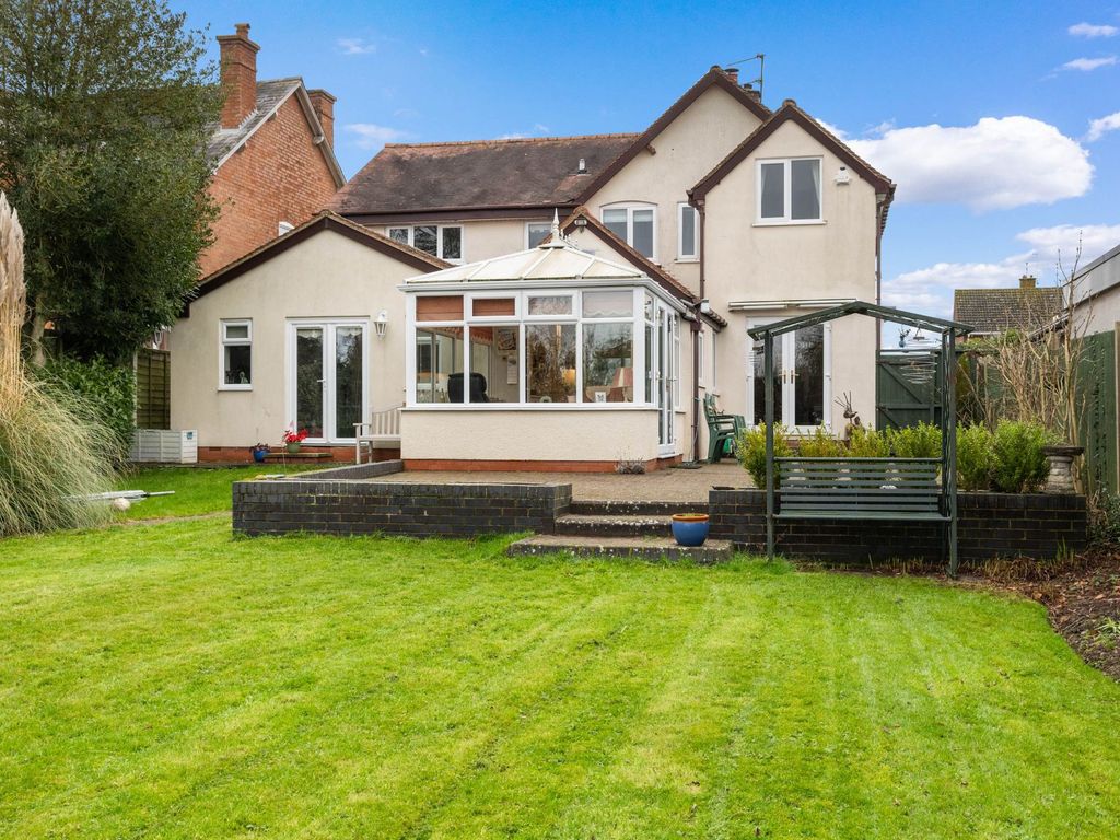 4 bed detached house for sale in Evesham Road, Astwood Bank, Redditch B96, £550,000
