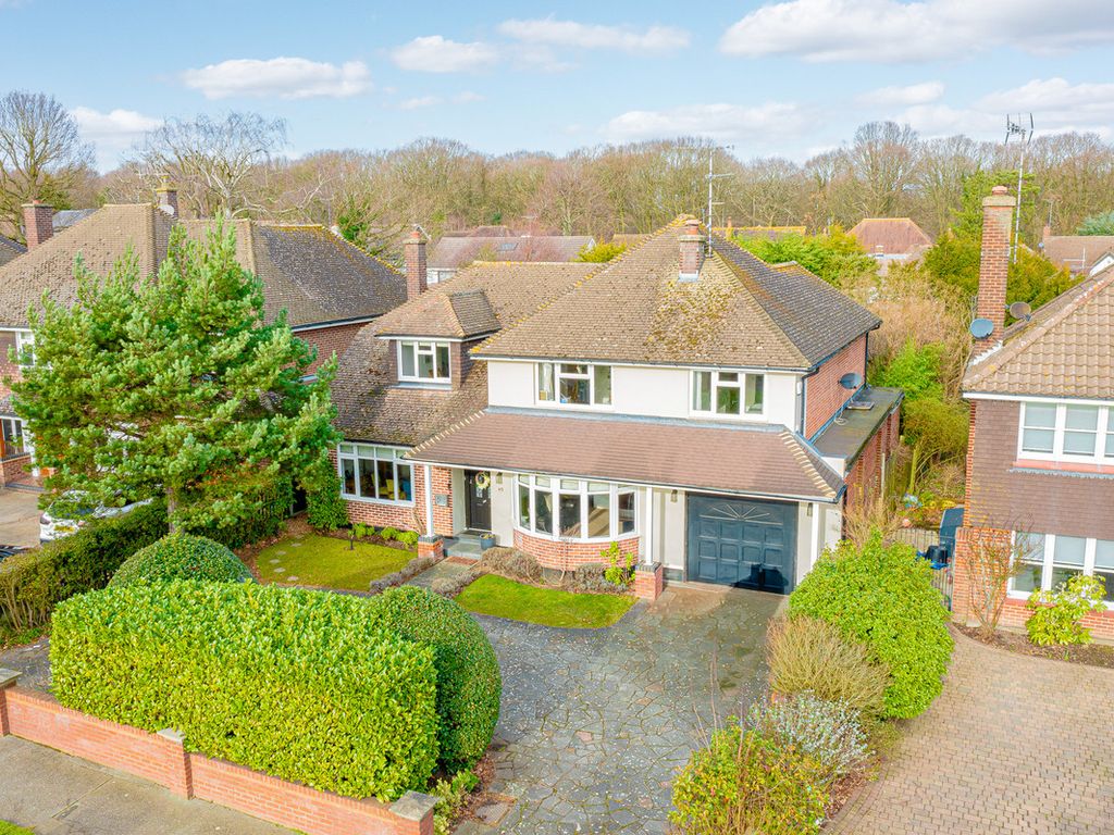 4 bed detached house for sale in Woodlands Park, Leigh-On-Sea SS9, £1,050,000
