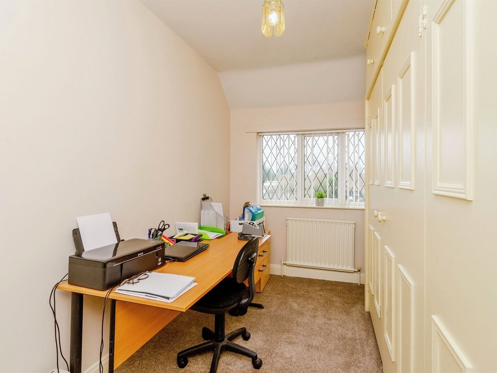 3 bed detached house for sale in Broadstone Avenue, Walsall WS3, £325,000