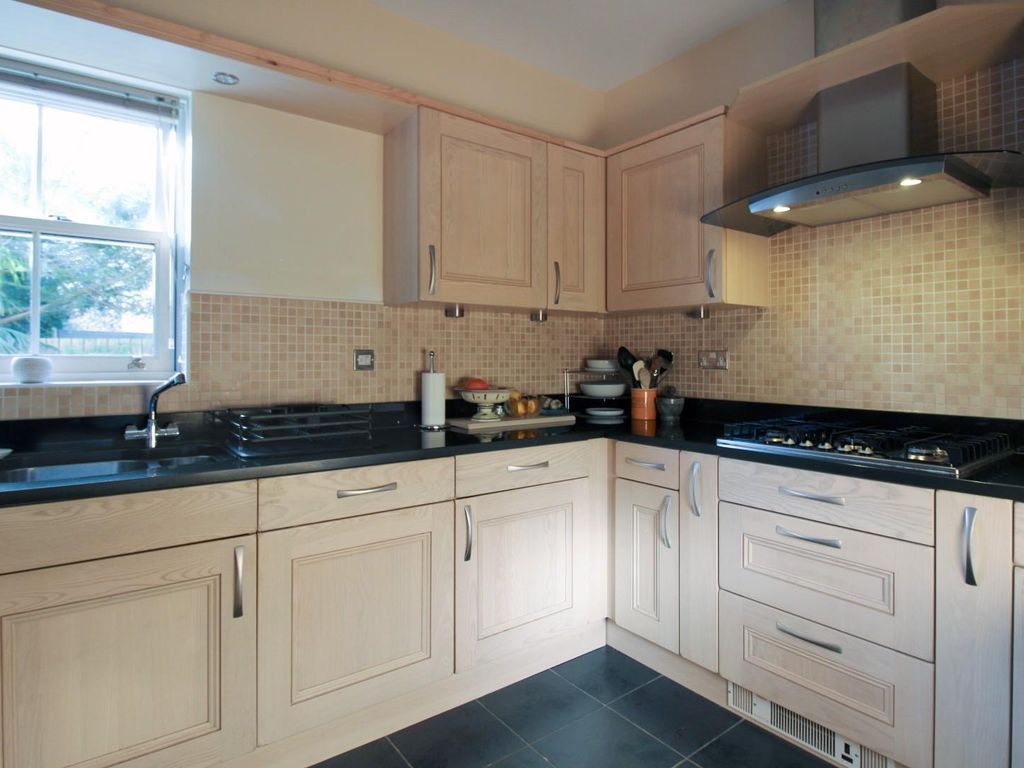 5 bed town house for sale in Caxton View, Ripon HG4, £350,000