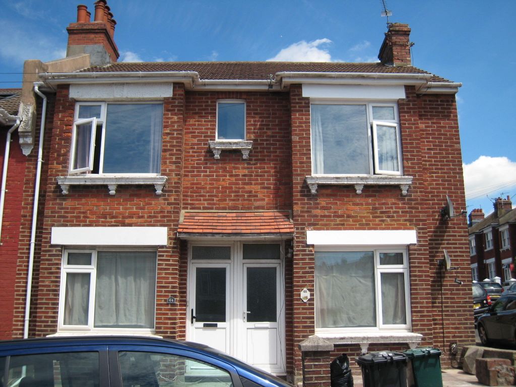 3 bed flat to rent in Milner Road, Brighton BN2, £2,168 pcm