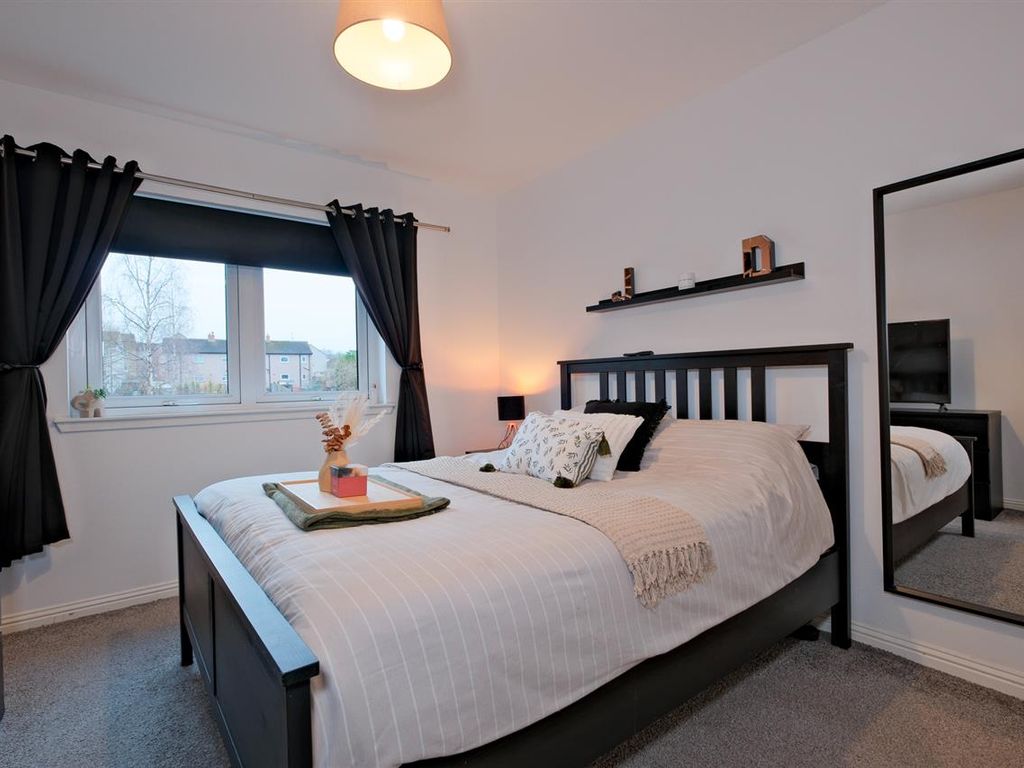 2 bed flat for sale in Brankholm Gardens, Hamilton ML3, £104,995