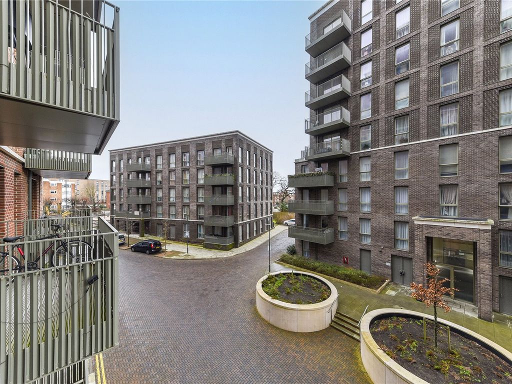 1 bed flat for sale in Chesterton House, Harrow On The Hill HA1, £345,000