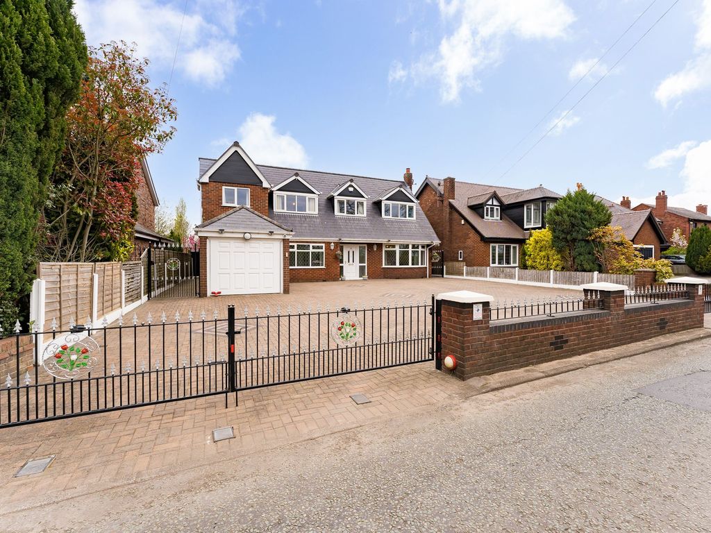 4 bed detached house for sale in Kenyon Lane, Lowton WA3, £660,000