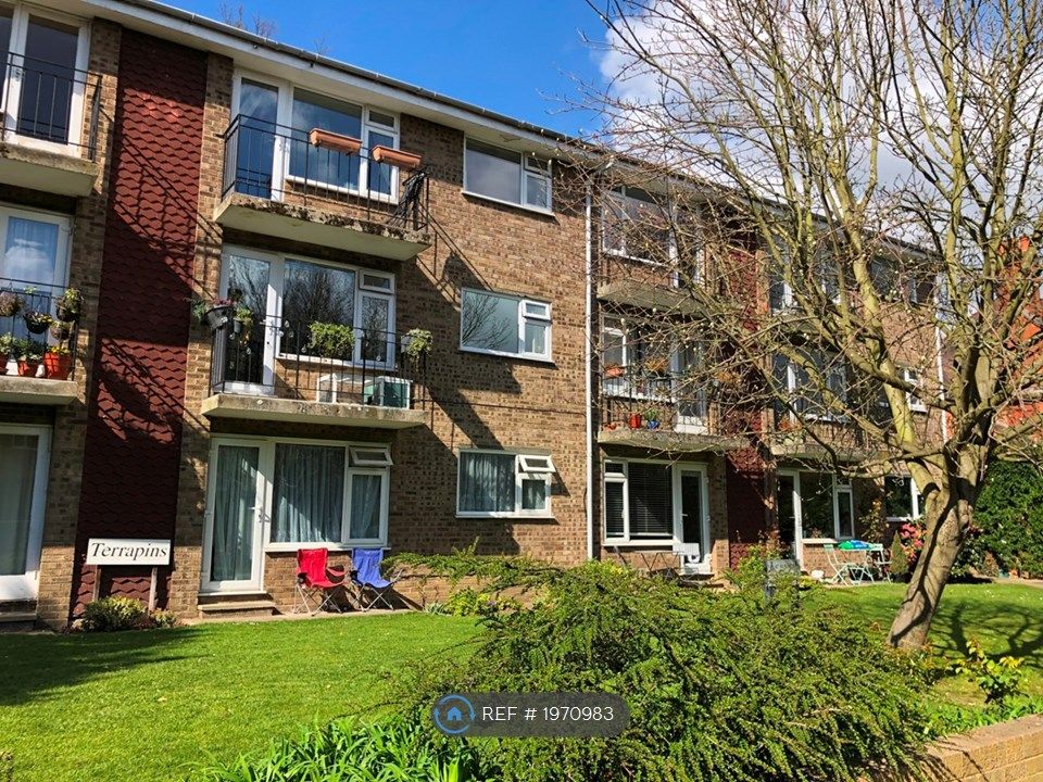 3 bed flat to rent in Lovelace Road, Surbiton KT6, £2,200 pcm