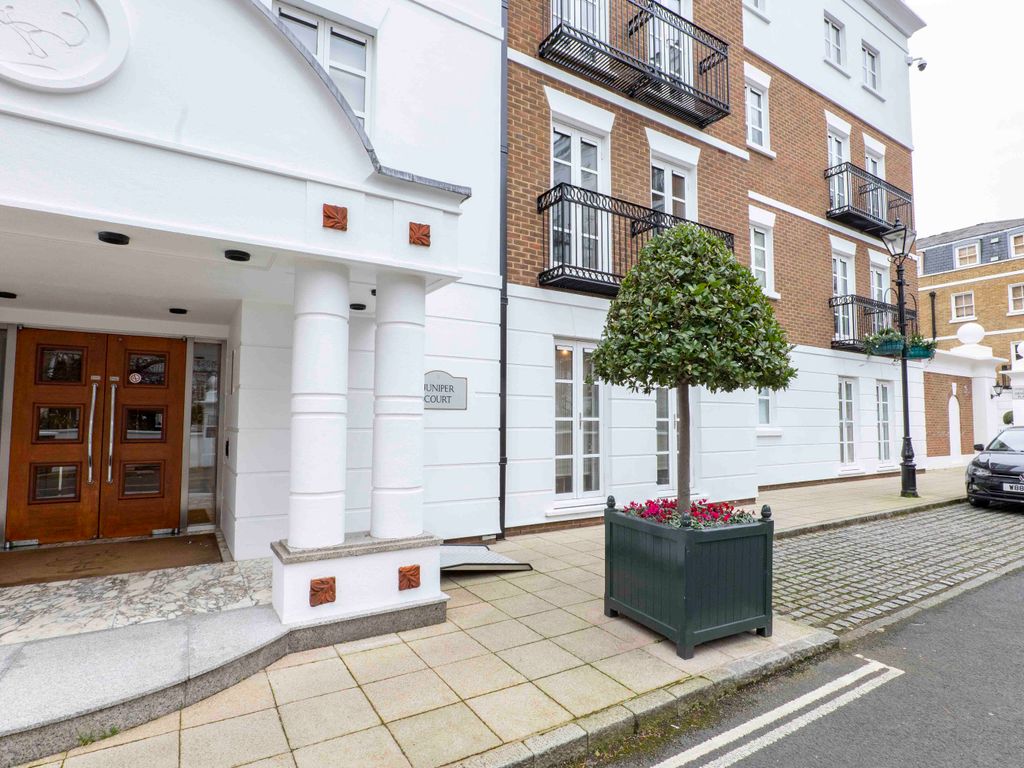 1 bed flat to rent in Juniper Court, Kensington, London W8, £3,683 pcm