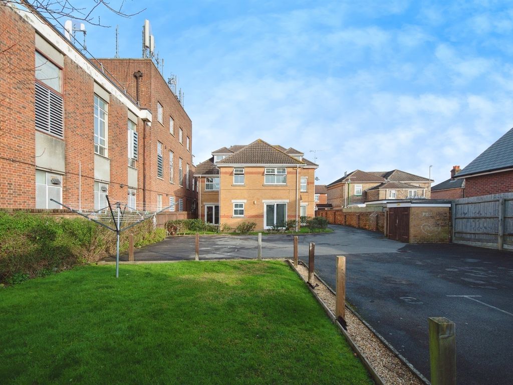 1 bed flat for sale in Wycliffe Road, Winton, Bournemouth BH9, £160,000