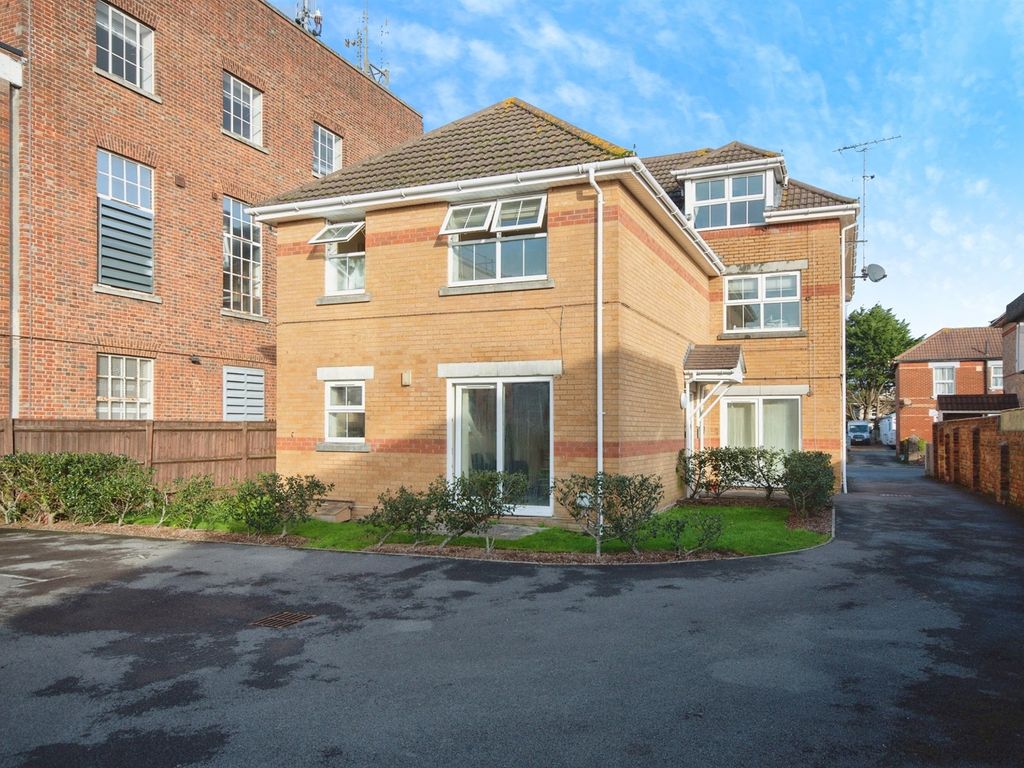 1 bed flat for sale in Wycliffe Road, Winton, Bournemouth BH9, £160,000