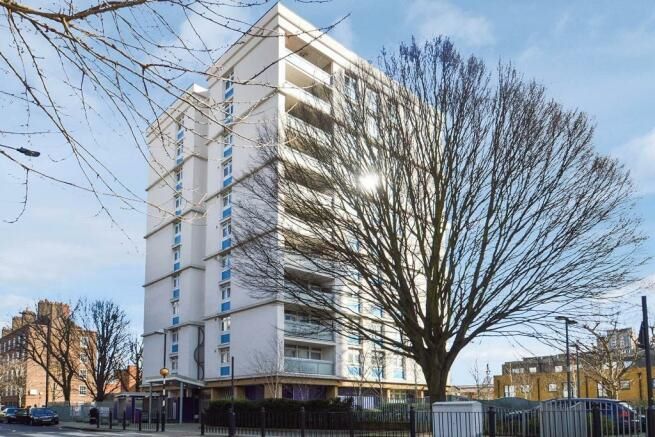 1 bed flat for sale in Ballinger Point, Bromley High Street, London E3, £160,000