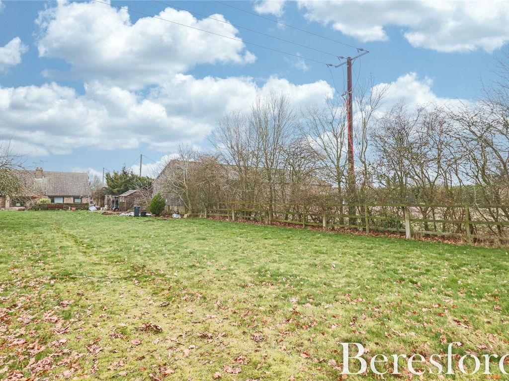 3 bed bungalow for sale in Causeway End Road, Felsted CM6, £500,000