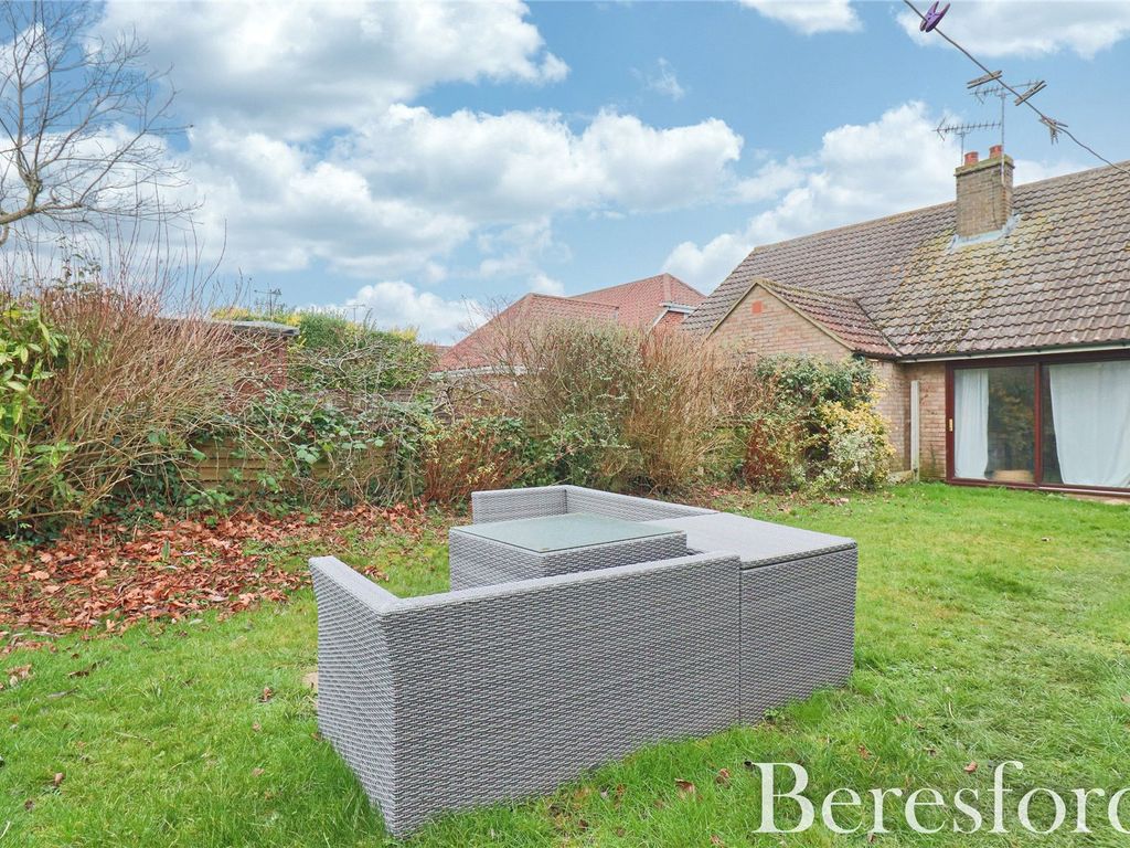 3 bed bungalow for sale in Causeway End Road, Felsted CM6, £500,000