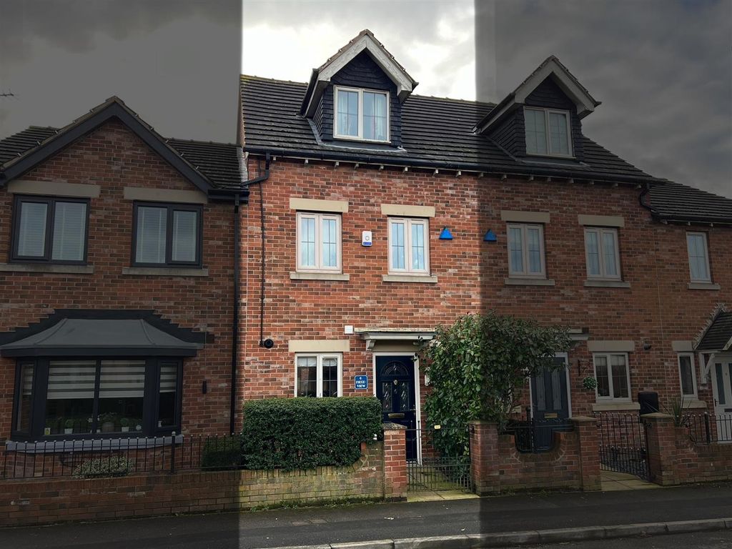 3 bed town house for sale in Fieldview, Edlington, Doncaster DN12, £165,000