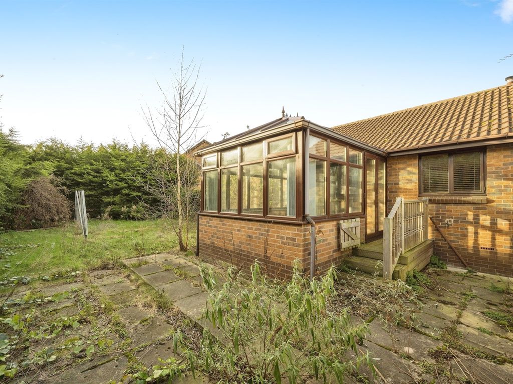 3 bed detached bungalow for sale in Lytham Close, Bessacarr, Doncaster DN4, £240,000