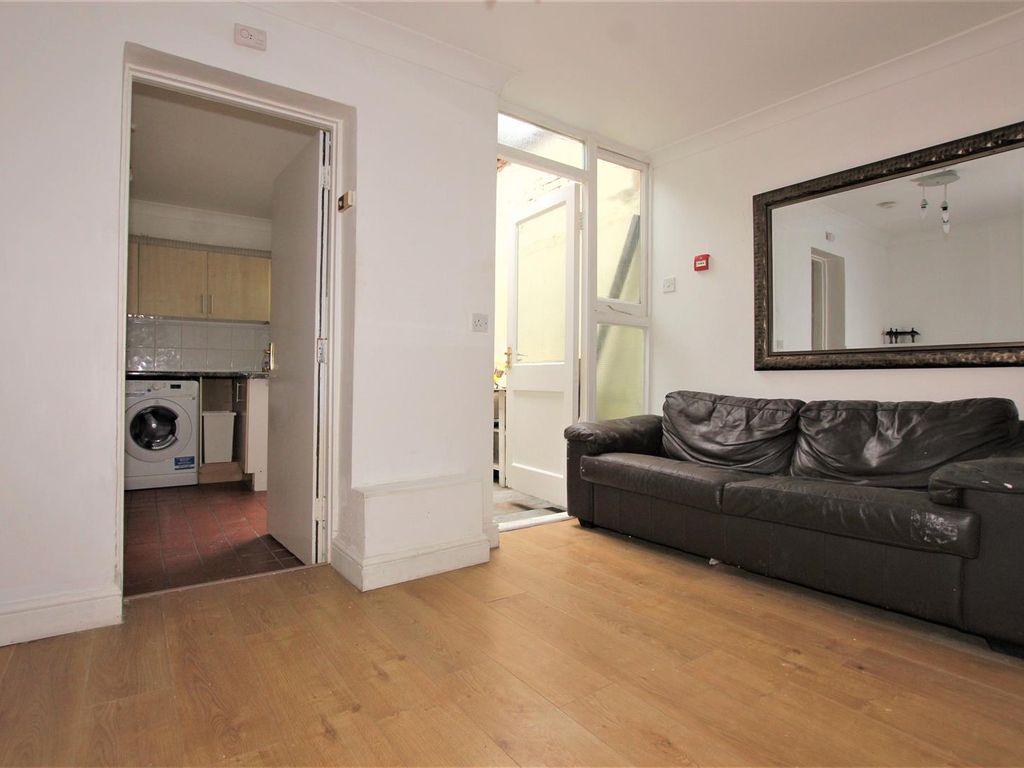 1 bed flat to rent in Bavaria Road, Upper Holloway N19, £1,495 pcm