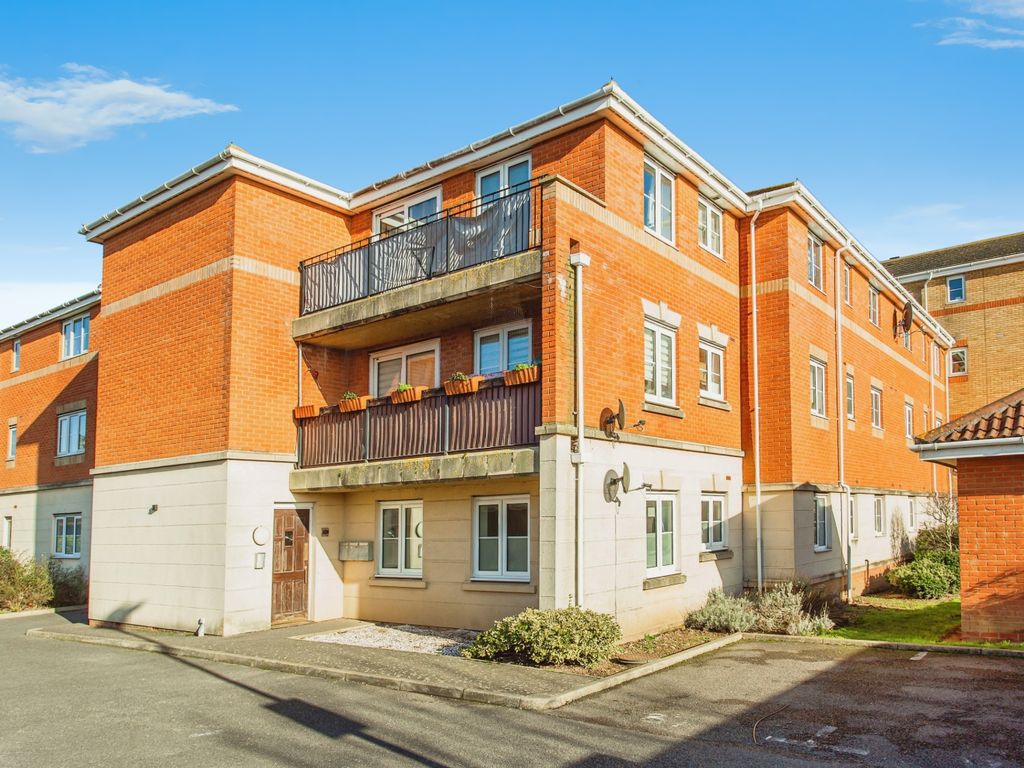 2 bed flat for sale in Collier Way, Southend-On-Sea, Essex SS1, £190,000