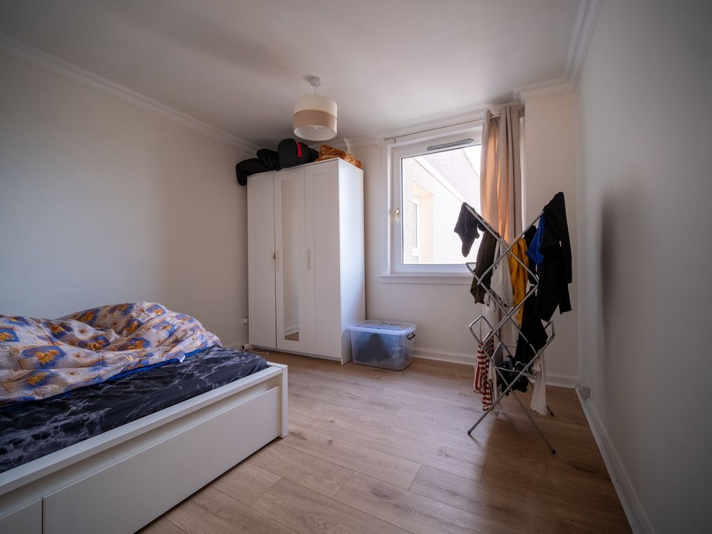 2 bed flat for sale in Restalrig Gardens, Edinburgh EH7, £113,000