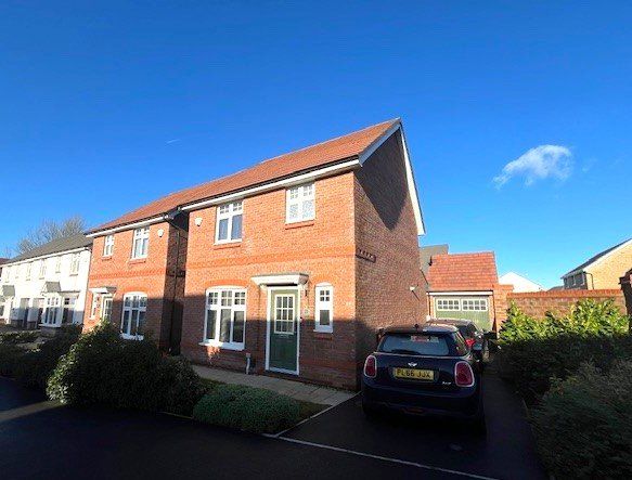 3 bed detached house to rent in Spinners Avenue, Bamber Bridge, Preston PR5, £1,150 pcm