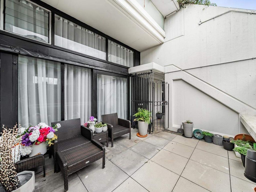3 bed flat for sale in Rowley Way, London NW8, £599,950