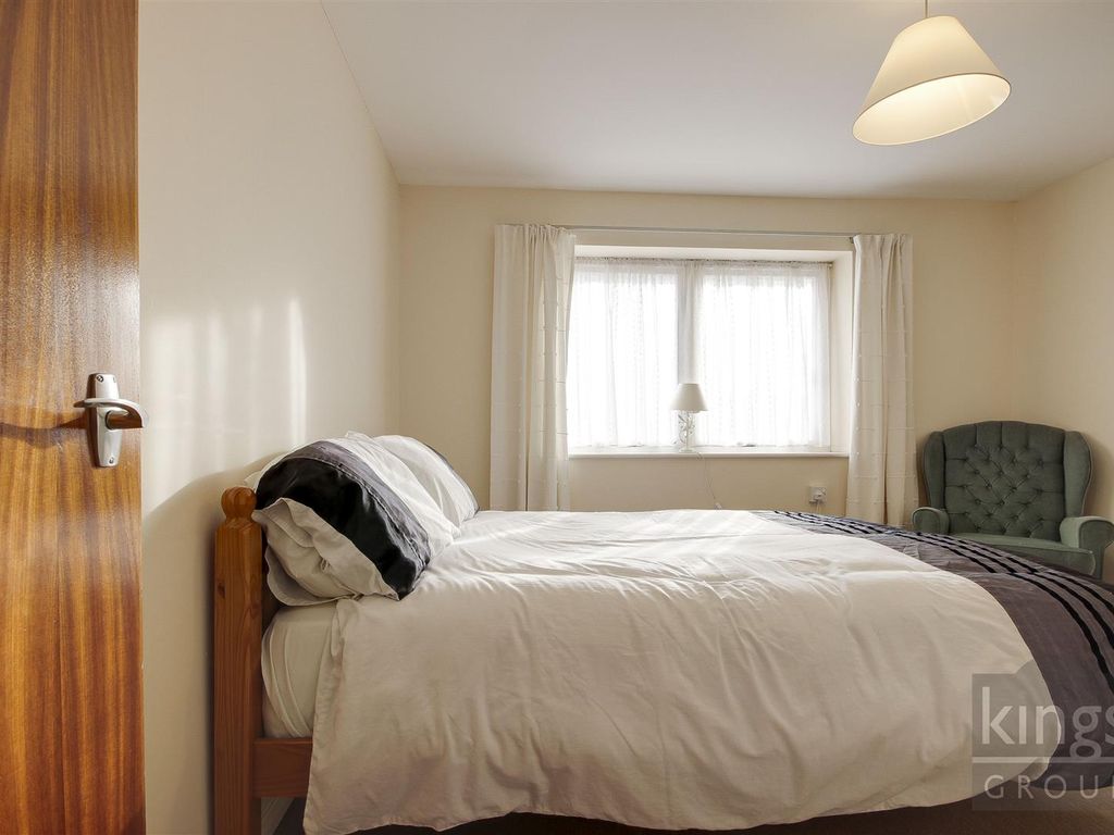 1 bed property for sale in Glyn Road, Enfield EN3, £110,000