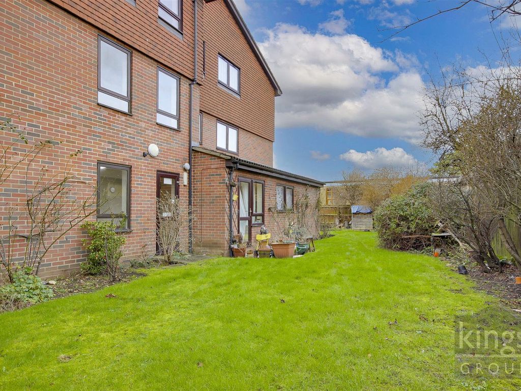 1 bed property for sale in Glyn Road, Enfield EN3, £110,000