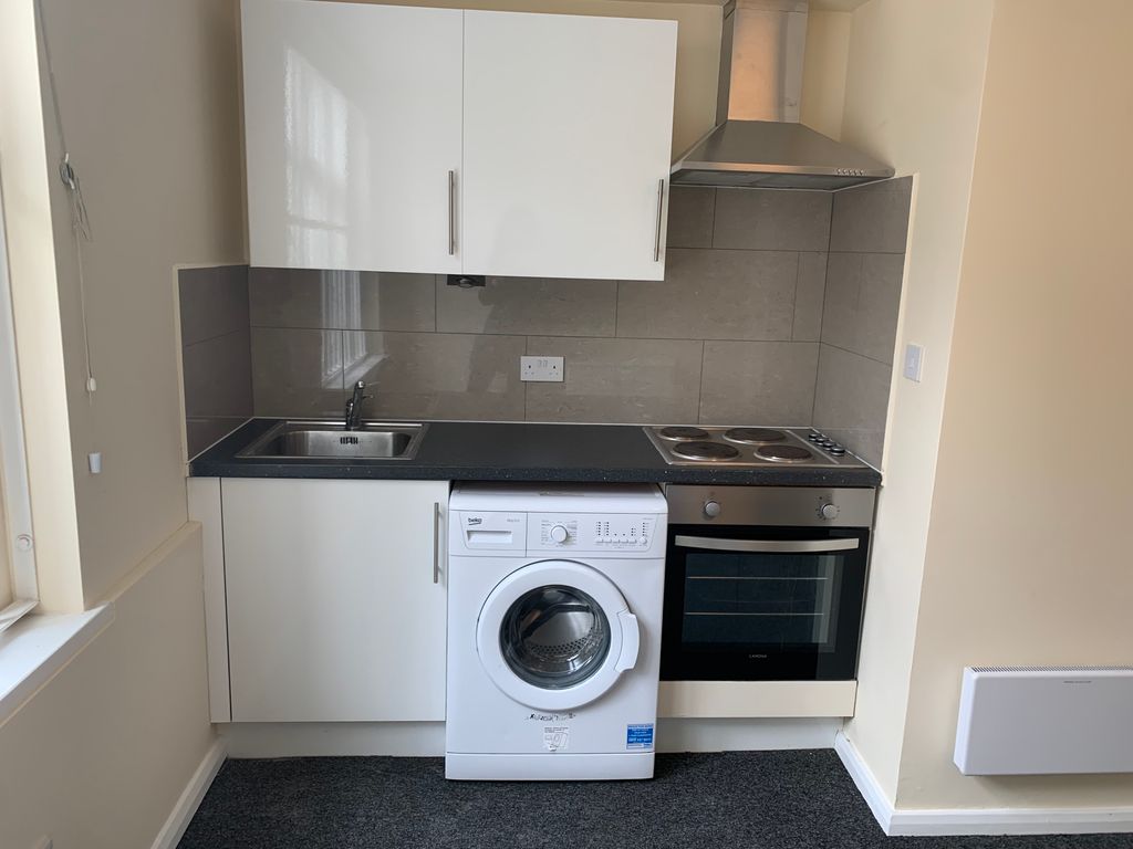 Studio to rent in Northwold Road, London E5, £1,095 pcm