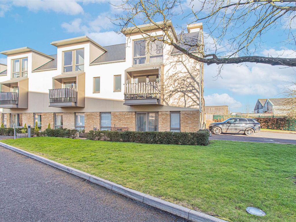 2 bed flat for sale in Cirencester Road, Tetbury GL8, £350,000
