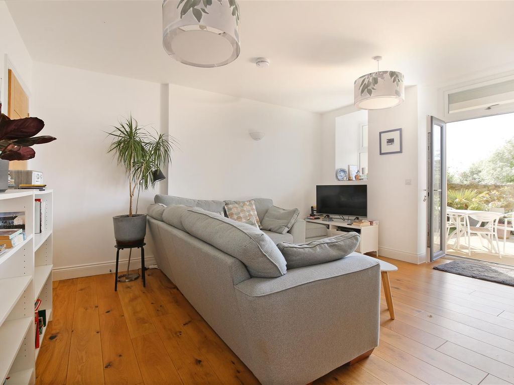 2 bed flat for sale in Wellington Terrace, Clevedon BS21, £525,000
