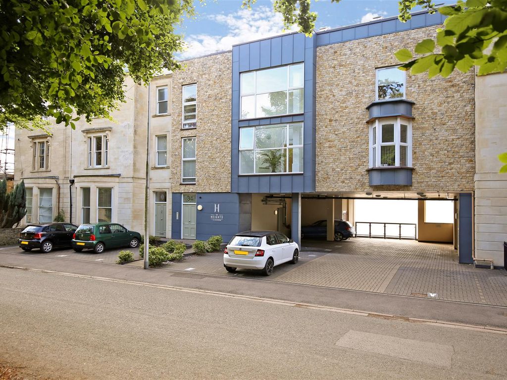 2 bed flat for sale in Wellington Terrace, Clevedon BS21, £525,000