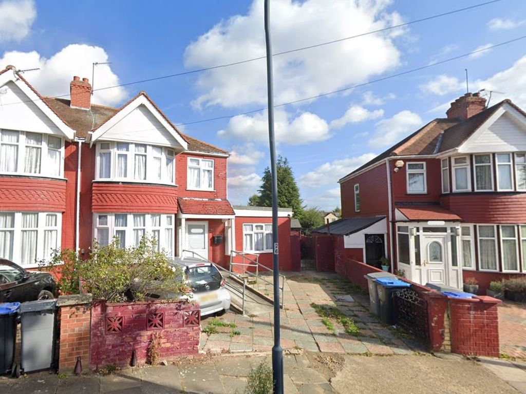 5 bed semi-detached house to rent in Lancelot Road, Wembley HA0, £3,800 pcm