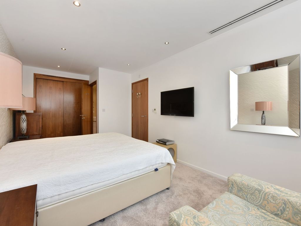 3 bed flat for sale in Baker Street, London W1U, £2,400,000
