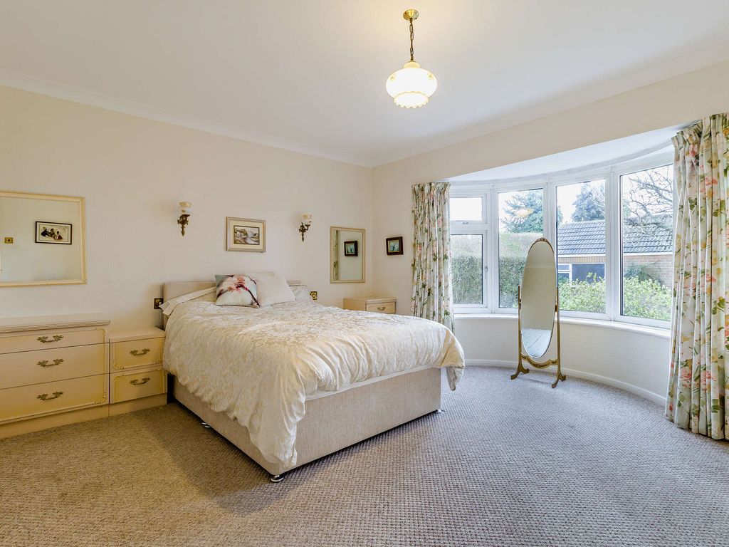 4 bed detached bungalow for sale in Oaklands Gardens, Doncaster DN4, £400,000