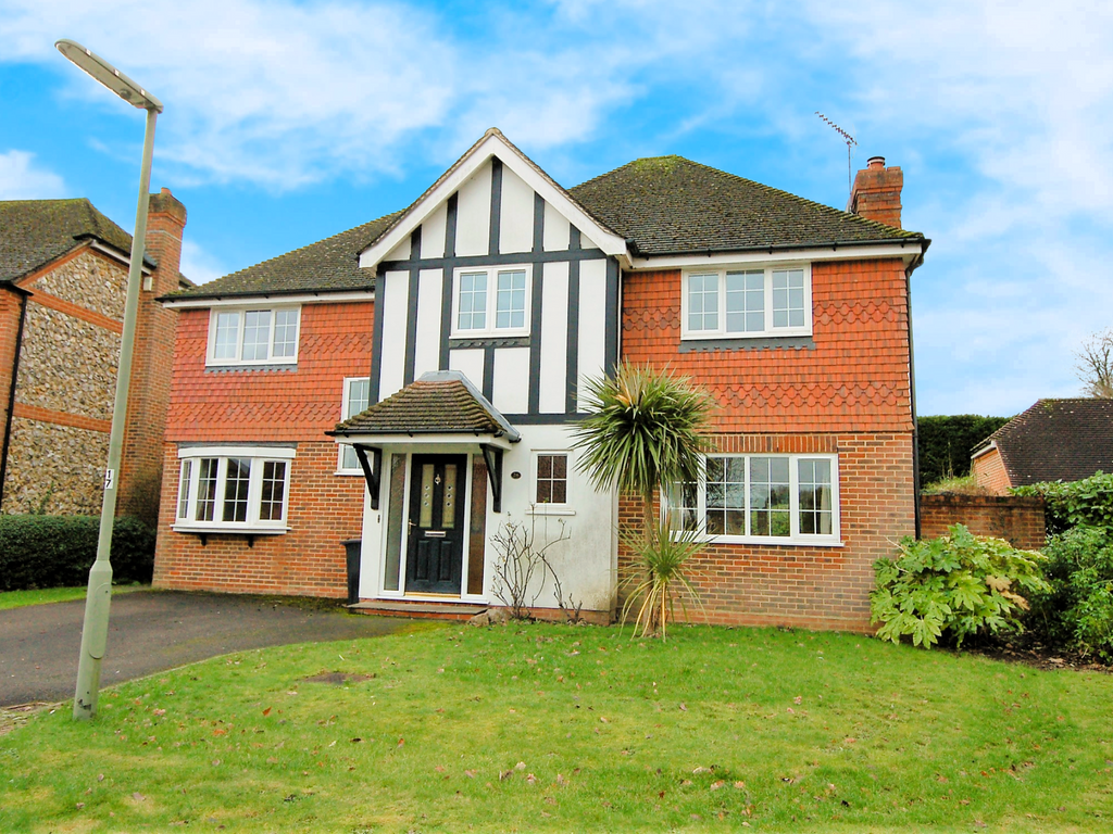 4 bed detached house for sale in Heywood Drive, Bagshot GU19, £800,000