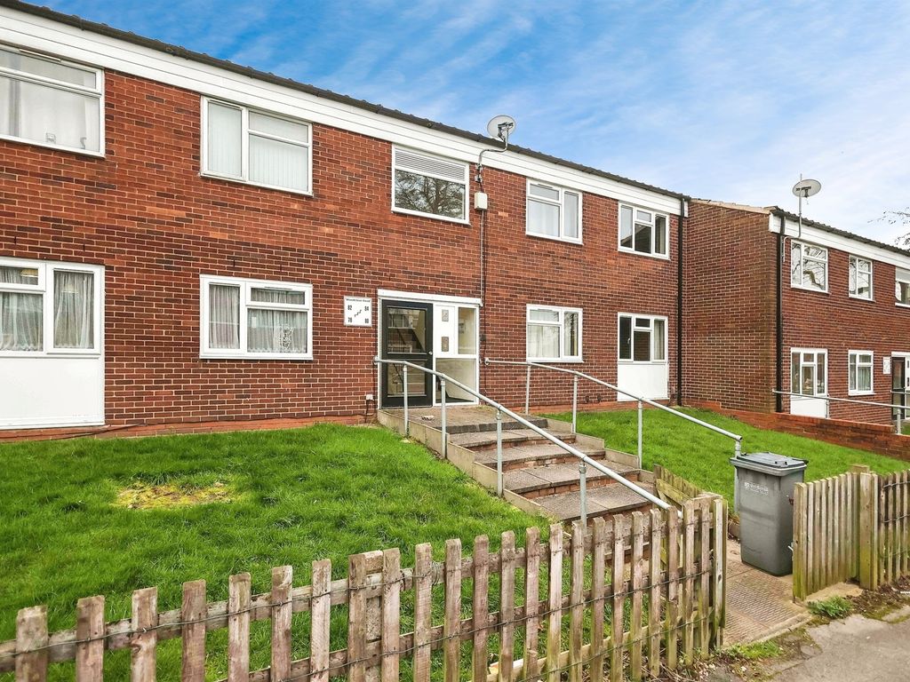 1 bed flat for sale in Woodclose Road, Birmingham B37, £100,000