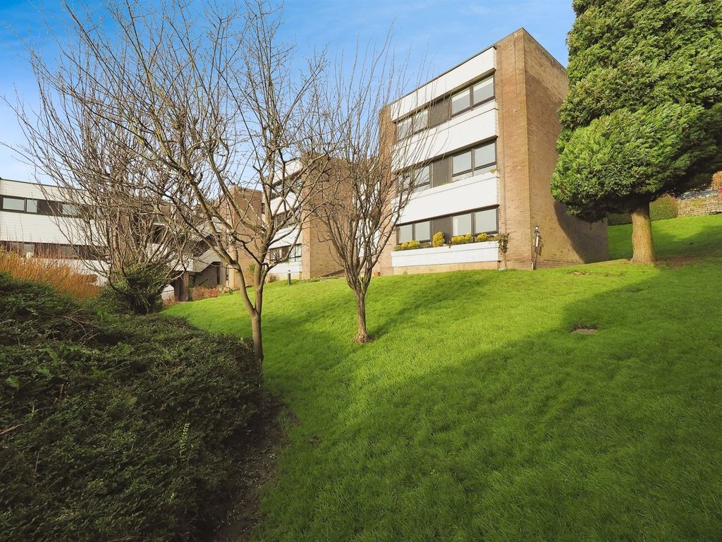2 bed flat for sale in High Court, Smith Road, Matlock DE4, £140,000