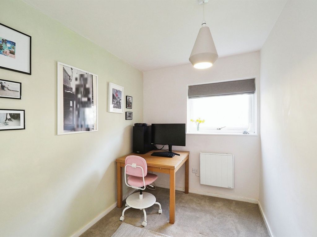 2 bed flat for sale in High Court, Smith Road, Matlock DE4, £140,000
