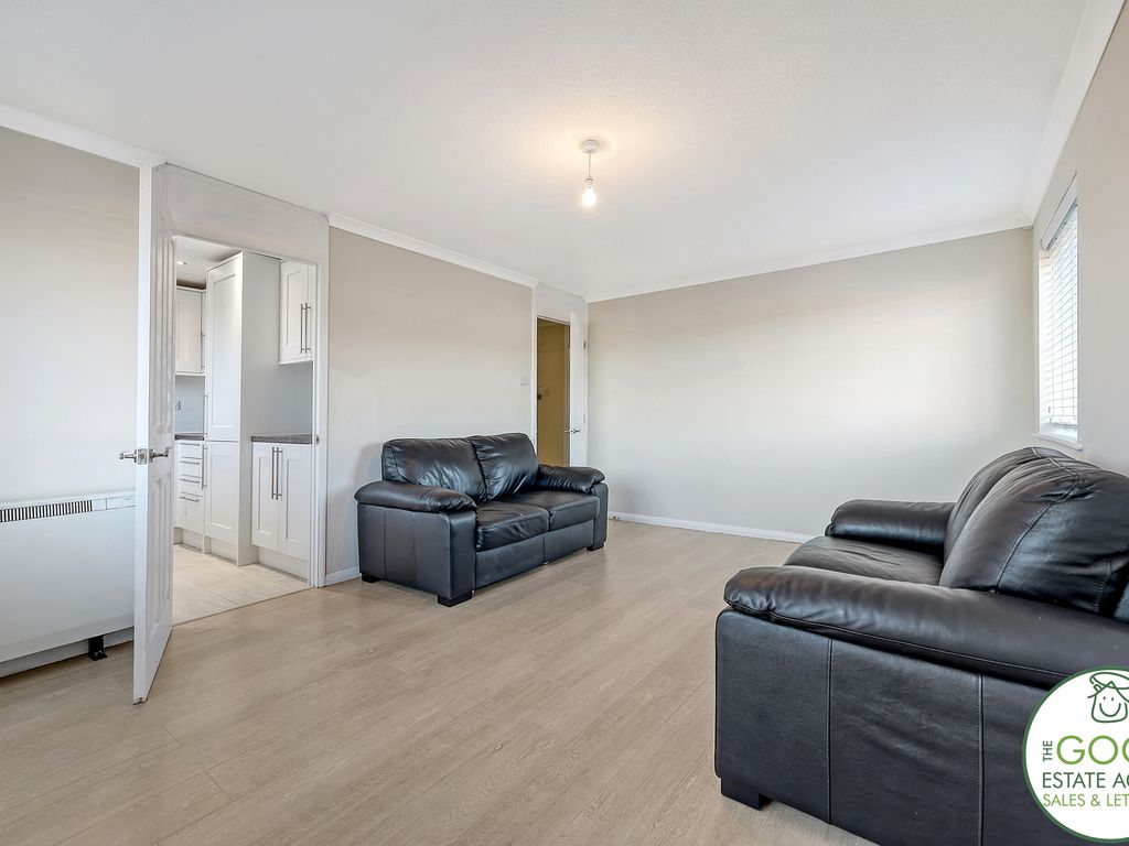 2 bed flat for sale in Swanshope, Loughton IG10, £300,000