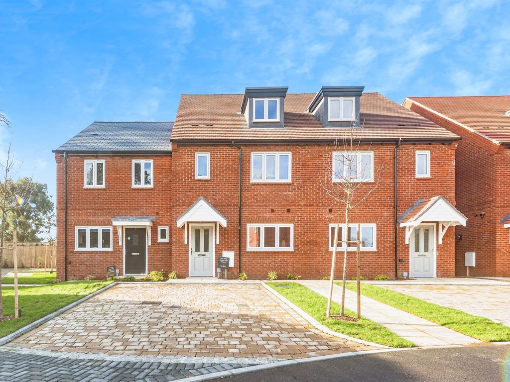 New home, 3 bed terraced house for sale in Darnell Place, Woodcote, Reading RG8, £575,000