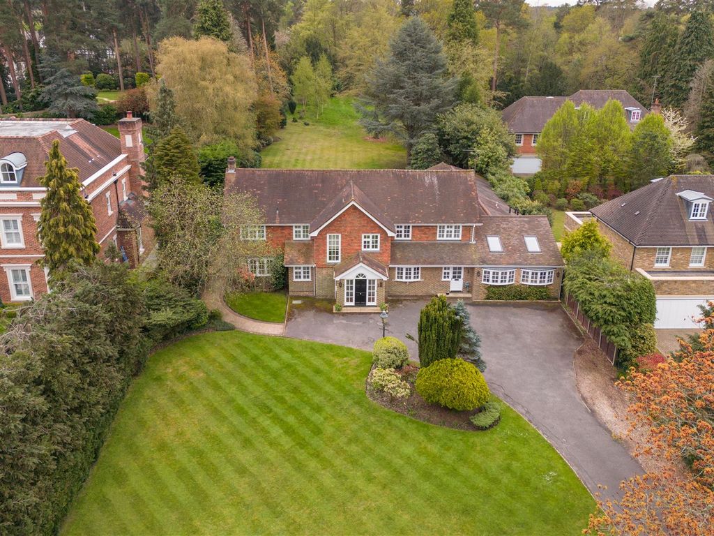 5 bed detached house to rent in Sunning Avenue, Sunningdale, Ascot SL5, £9,000 pcm