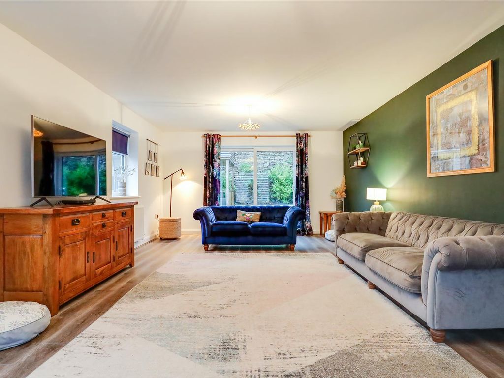 5 bed property for sale in Abergarw Meadow, Brynmenyn, Bridgend CF32, £600,000