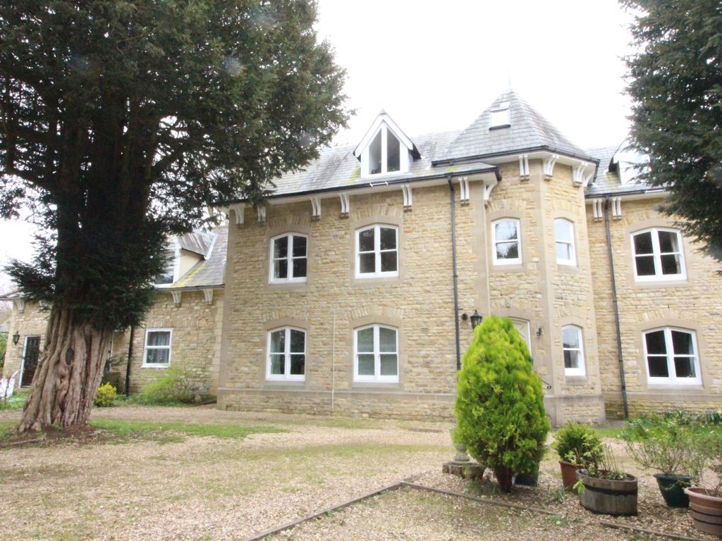 2 bed flat to rent in Enstone Road, Charlbury OX7, £995 pcm