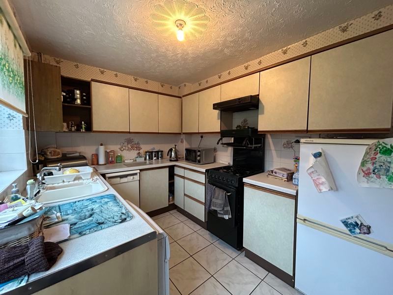 3 bed detached house for sale in Ffordd Llywelyn, Wrexham LL12, £220,000