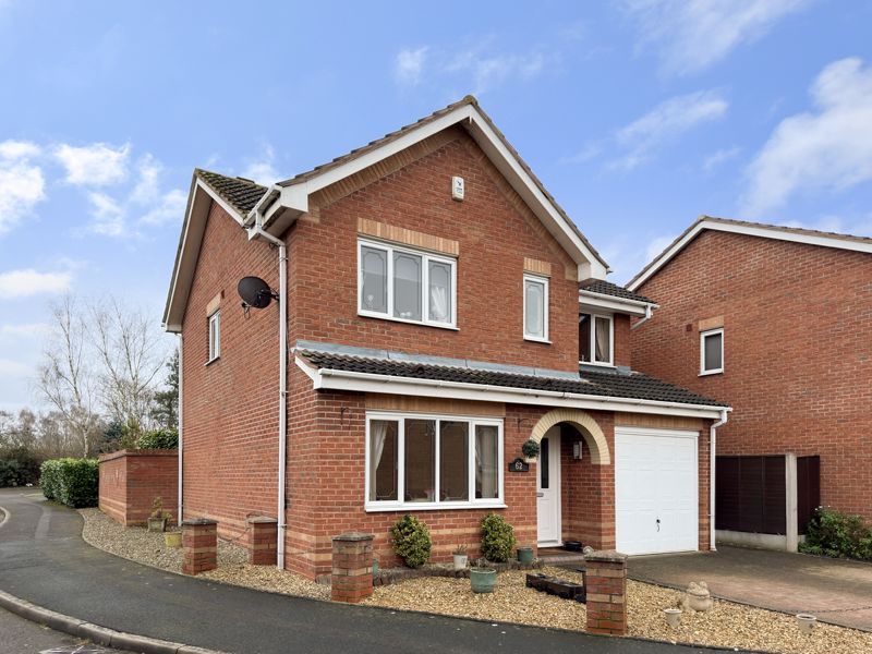 4 bed property for sale in Hedingham Road, Leegomery, Telford TF1, £345,000