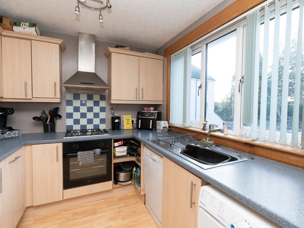 3 bed flat for sale in Lyninghills, Forfar DD8, £74,000