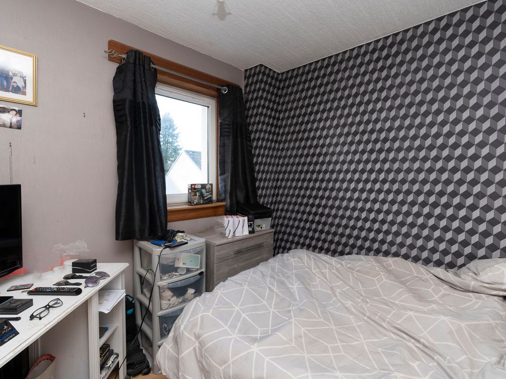 3 bed flat for sale in Lyninghills, Forfar DD8, £74,000