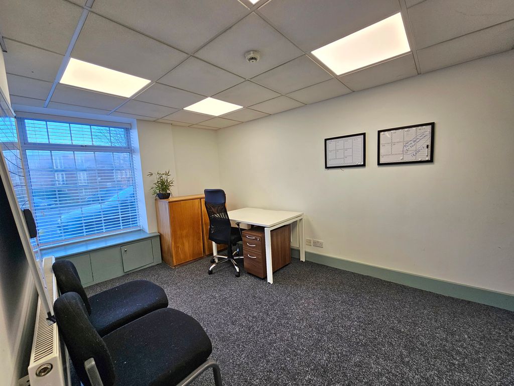 Office to let in Bolton Road, Darwen BB3, £8,000 pa