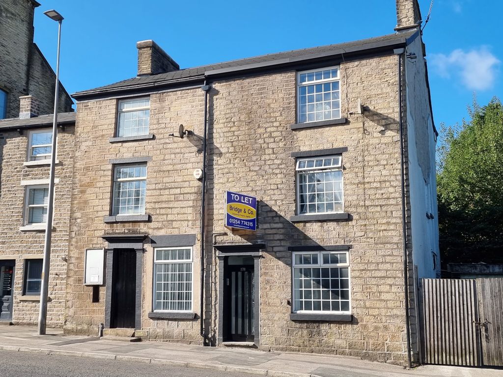 Office to let in Bolton Road, Darwen BB3, £8,000 pa