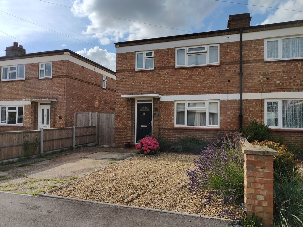3 bed semi-detached house for sale in Broadmead, Biggleswade SG18, £395,000